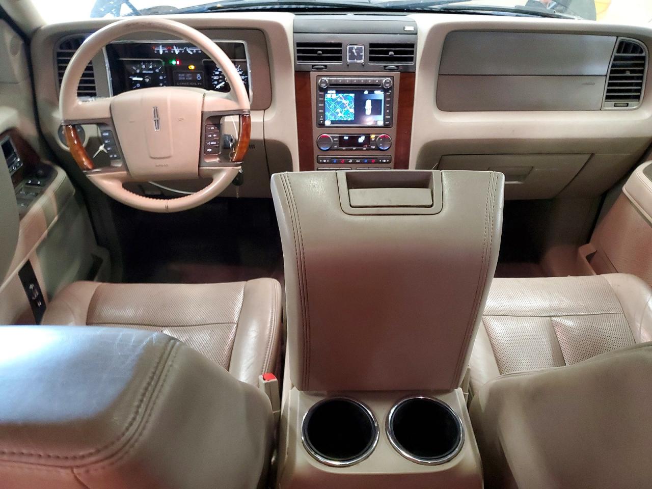LINCOLN NAVIGATOR 2014 — 9