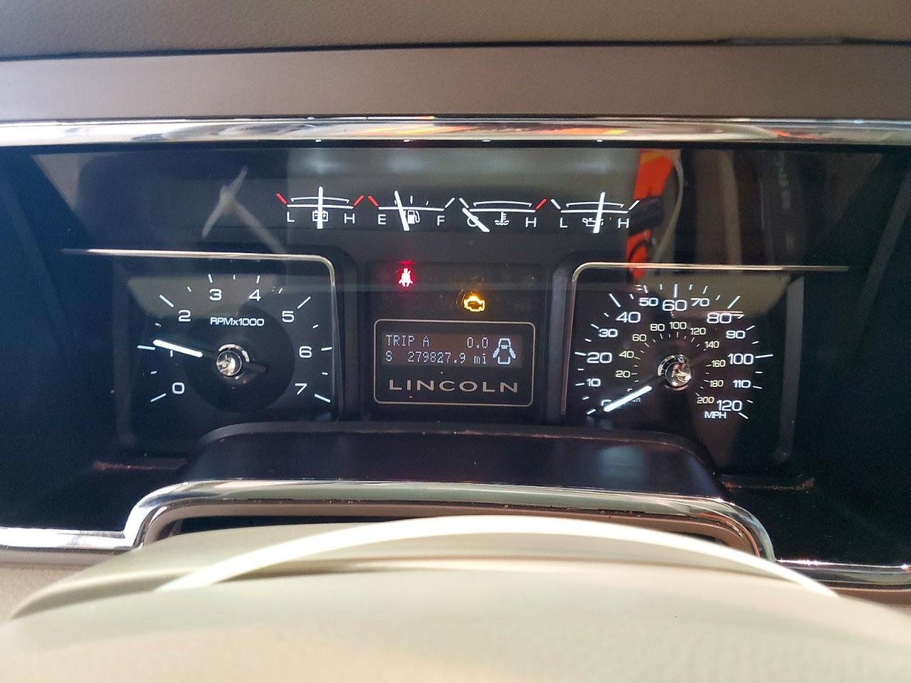 LINCOLN NAVIGATOR 2014 — 10