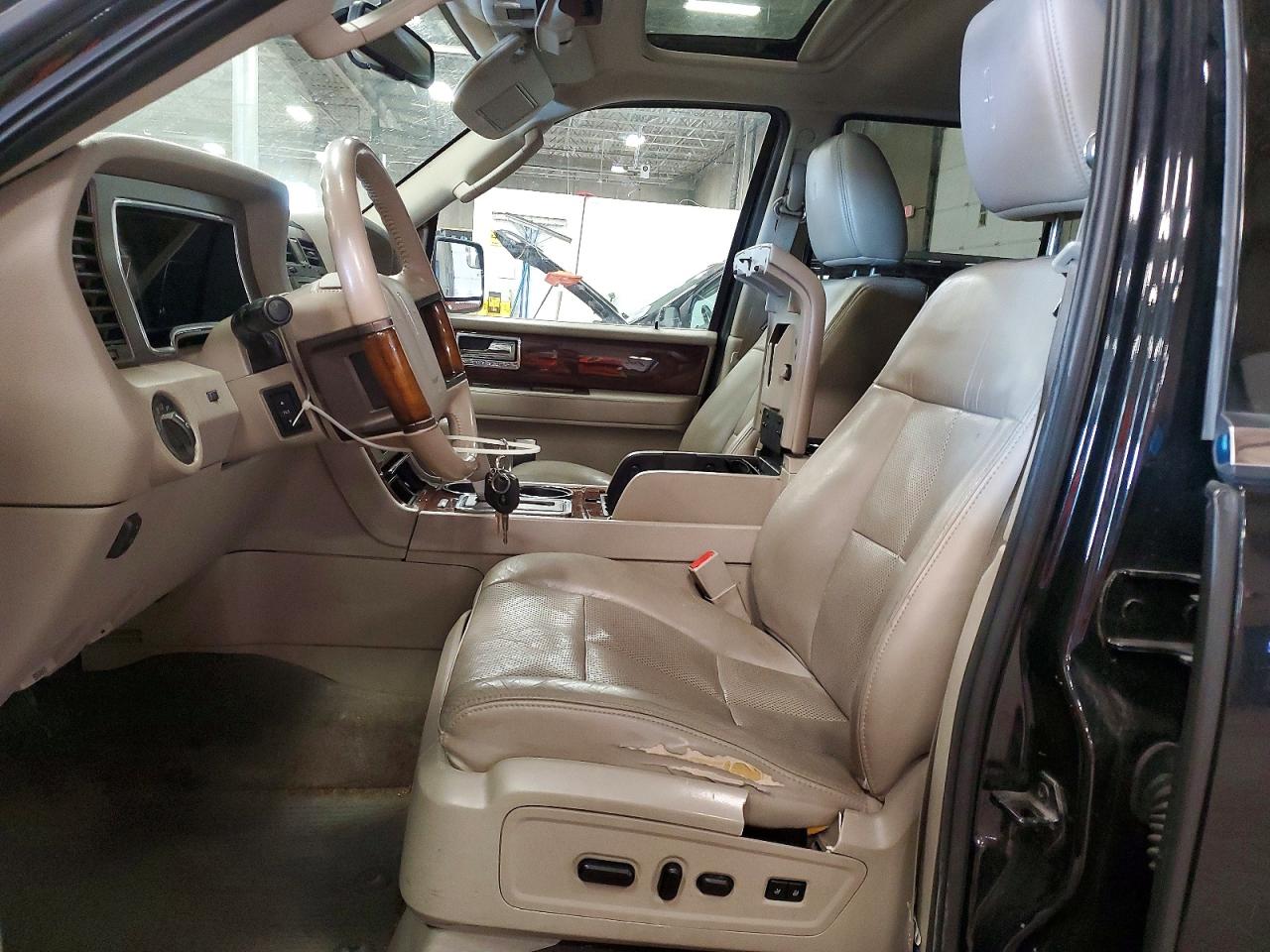 LINCOLN NAVIGATOR 2014 — 8