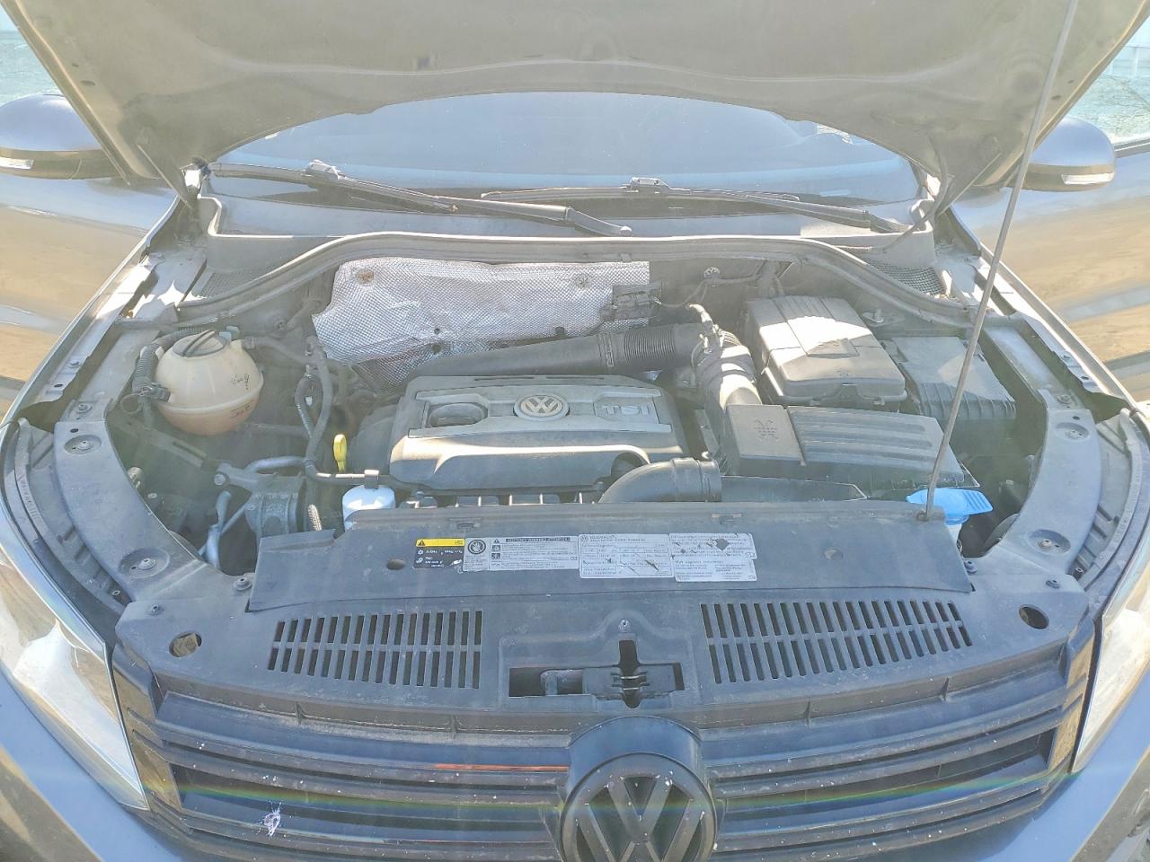 VOLKSWAGEN TIGUAN 2015 — 13