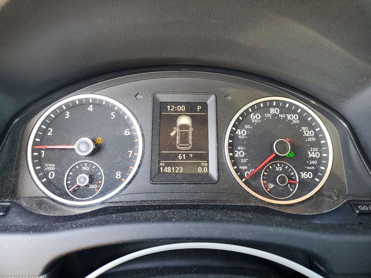 VOLKSWAGEN TIGUAN 2015 — 10