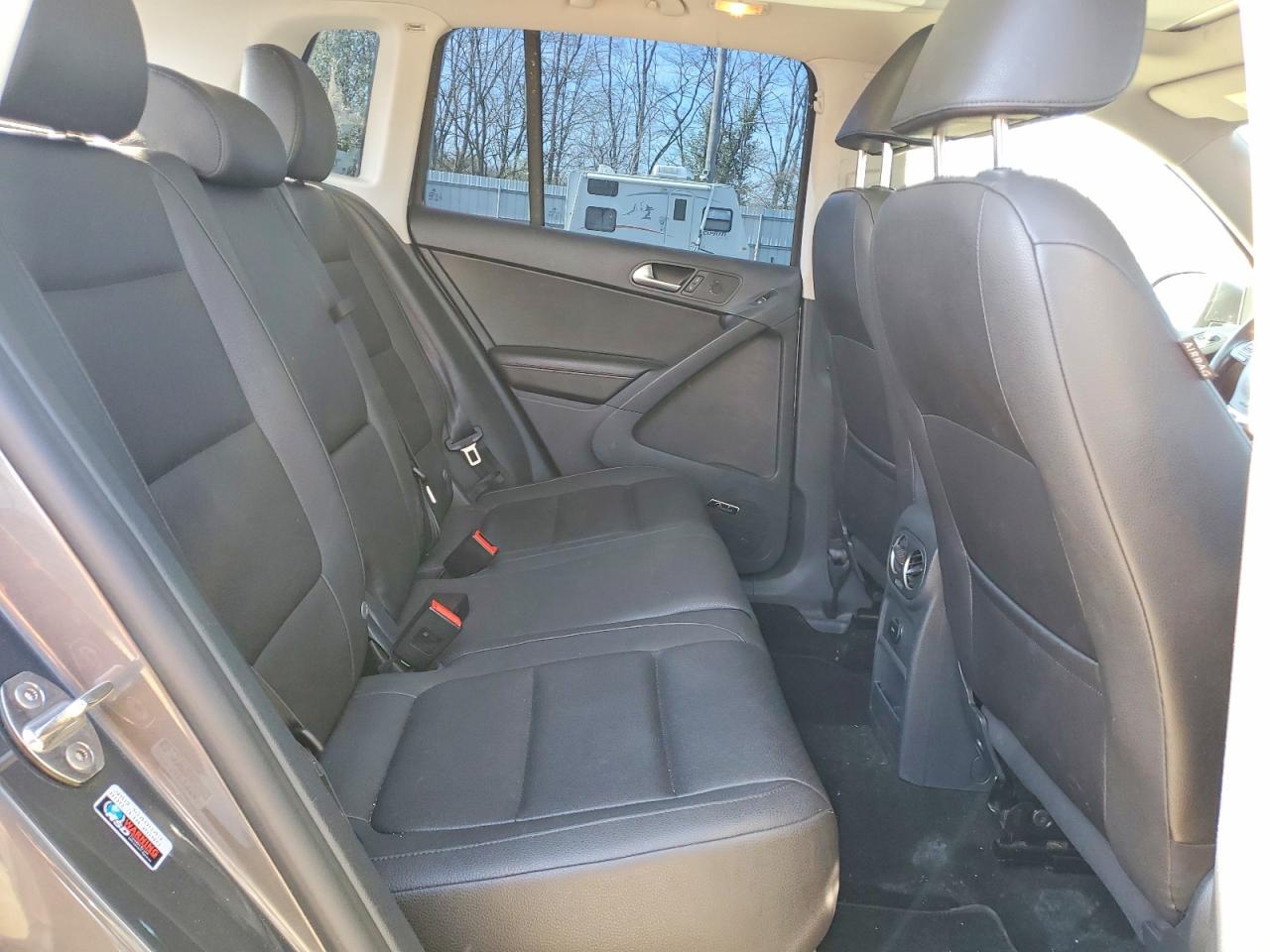 VOLKSWAGEN TIGUAN 2015 — 12