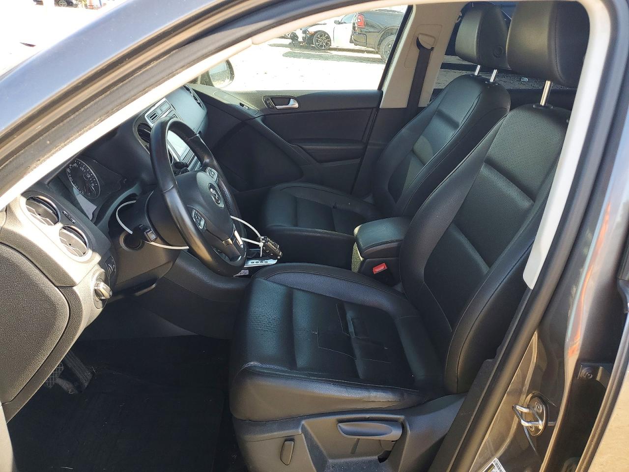VOLKSWAGEN TIGUAN 2015 — 8