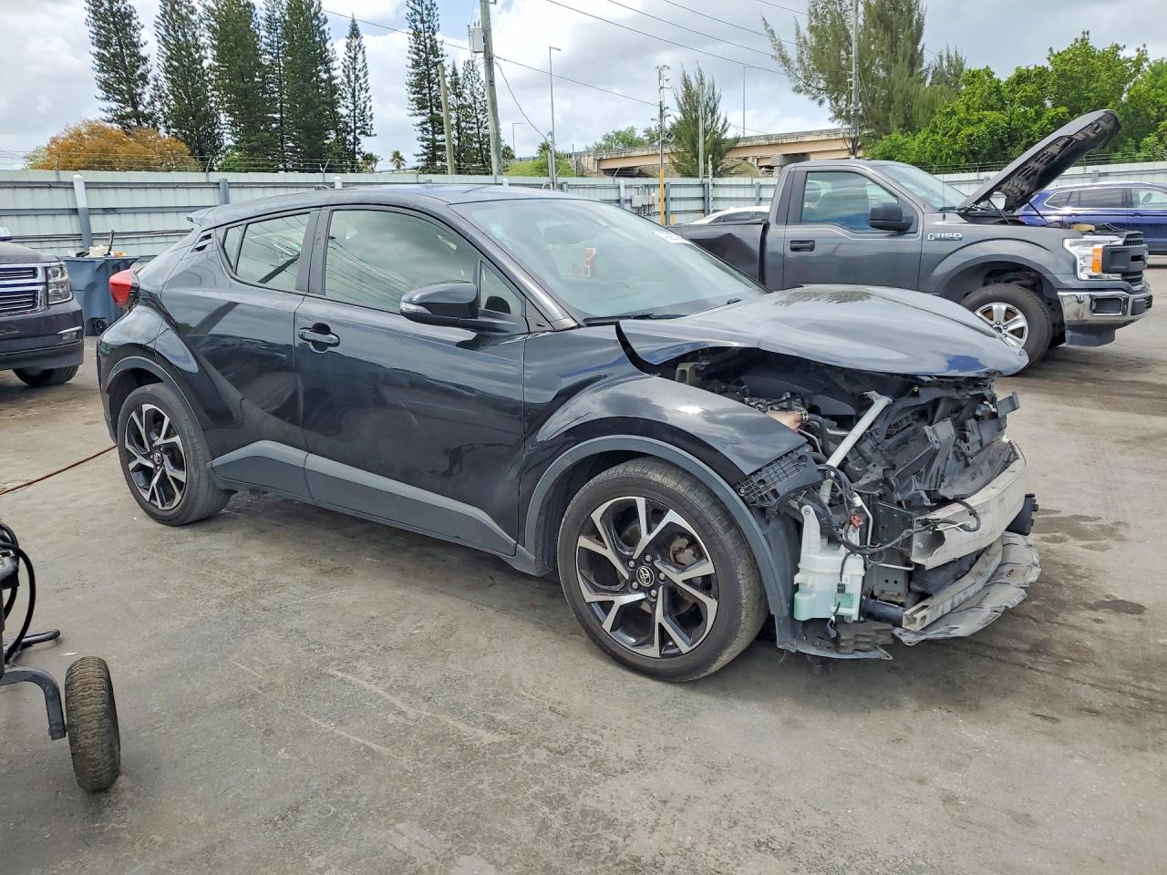 TOYOTA C-HR 2018 — 5