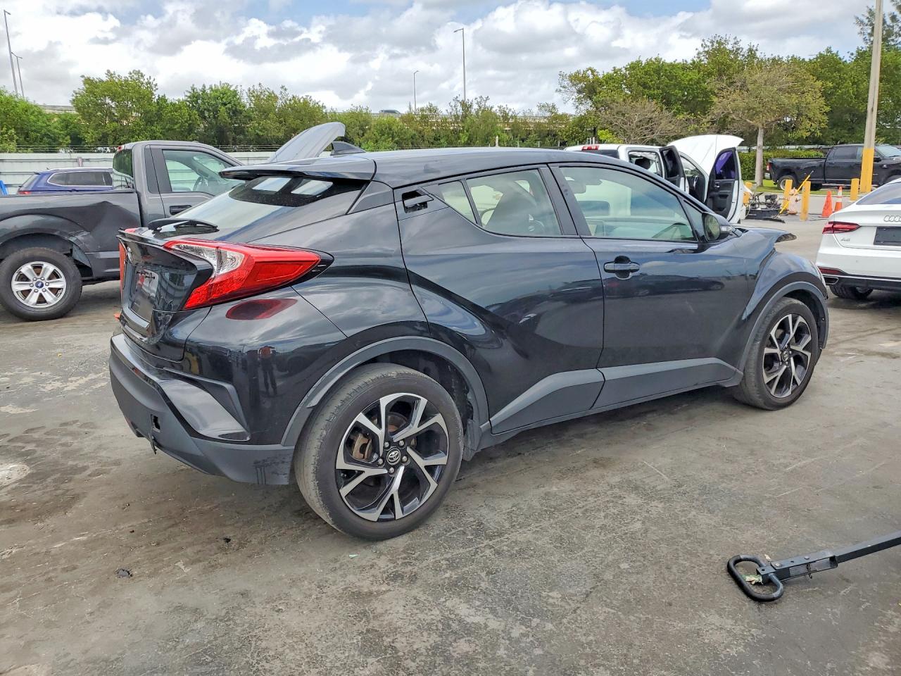 TOYOTA C-HR 2018 — 4