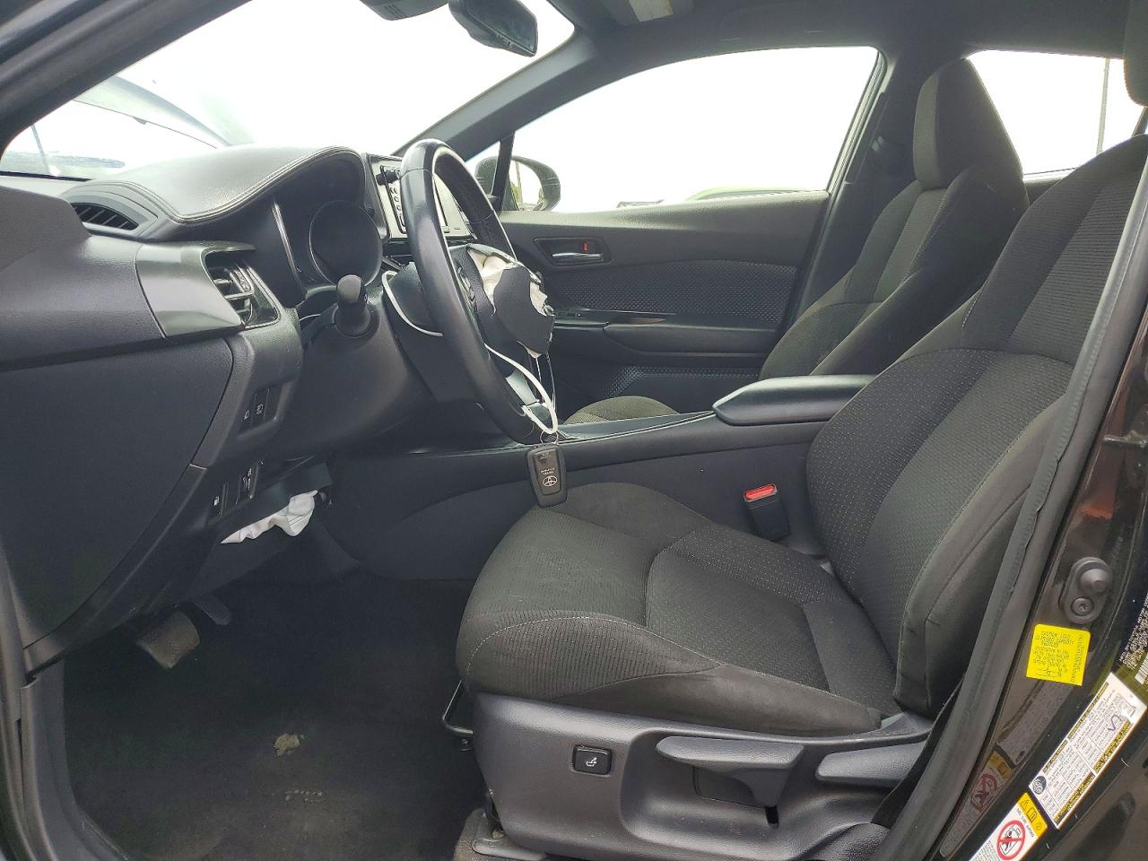 TOYOTA C-HR 2018 — 8
