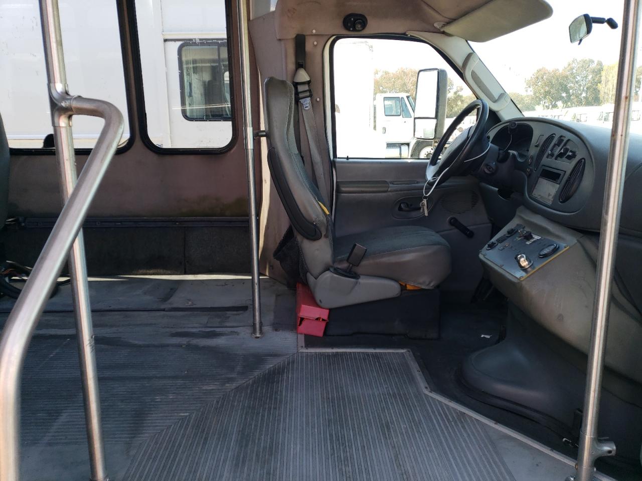 FORD ECONOLINE 2006 — 6