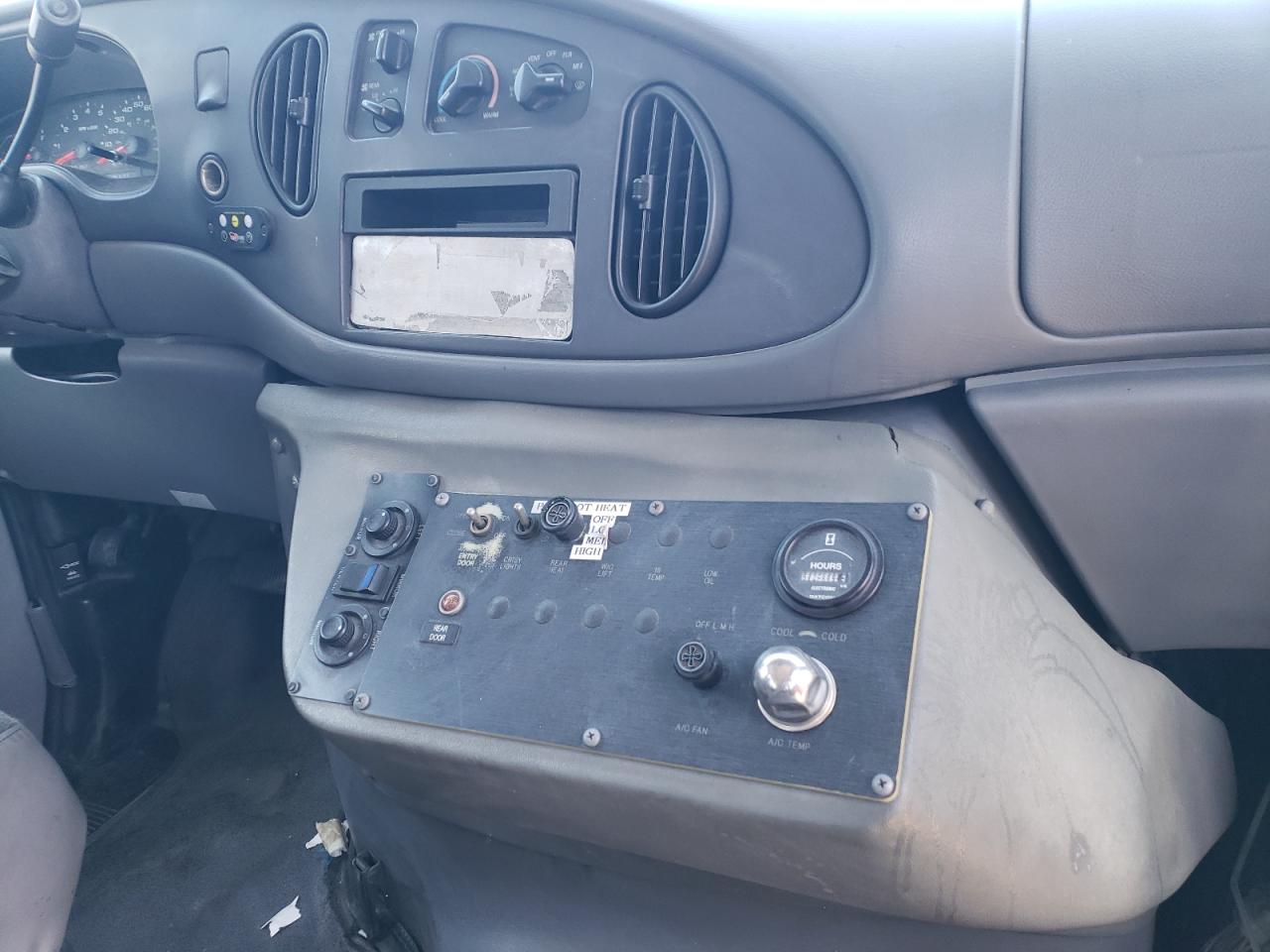 FORD ECONOLINE 2006 — 10