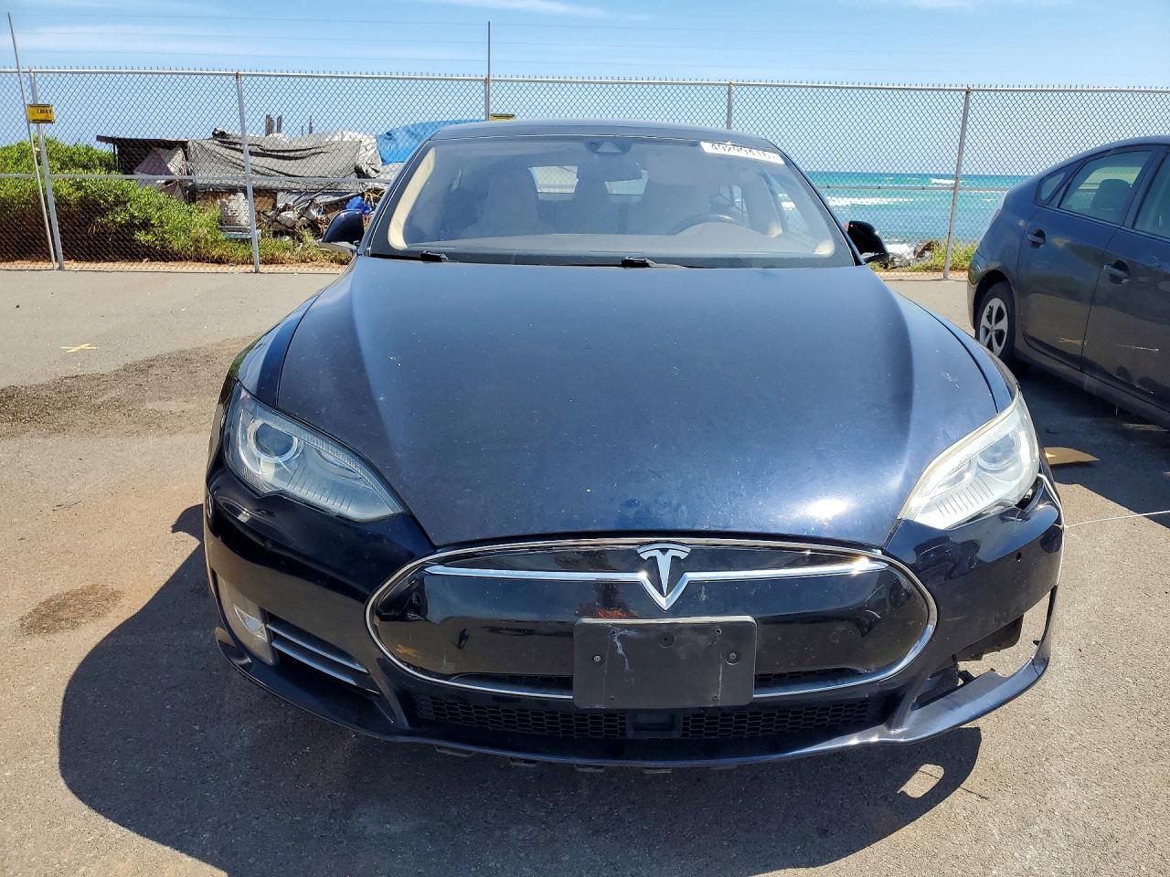 TESLA MODEL S 2014 — 6