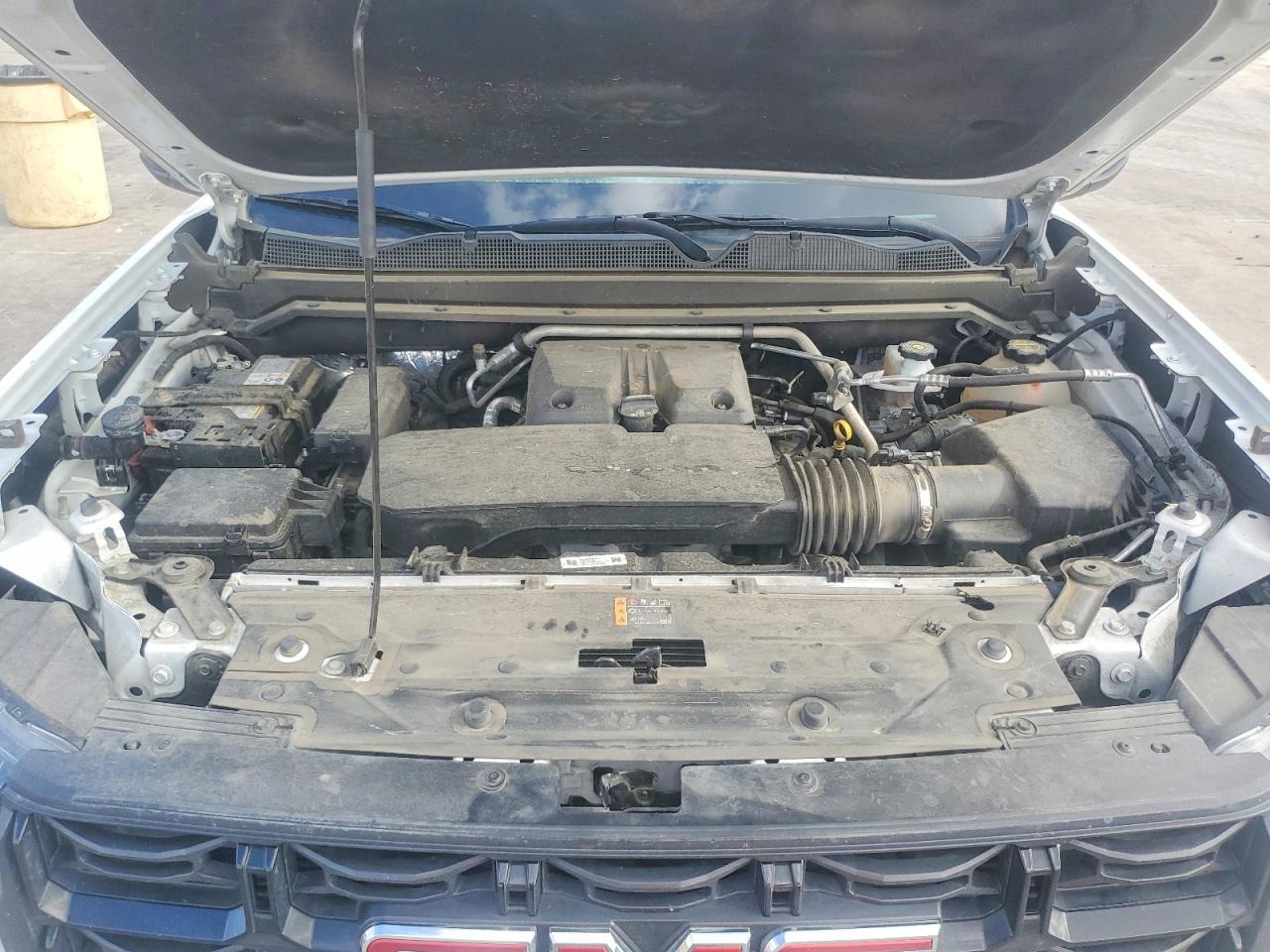 GMC CANYON 2024 — 12