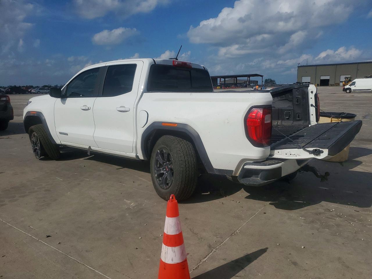 GMC CANYON 2024 — 3