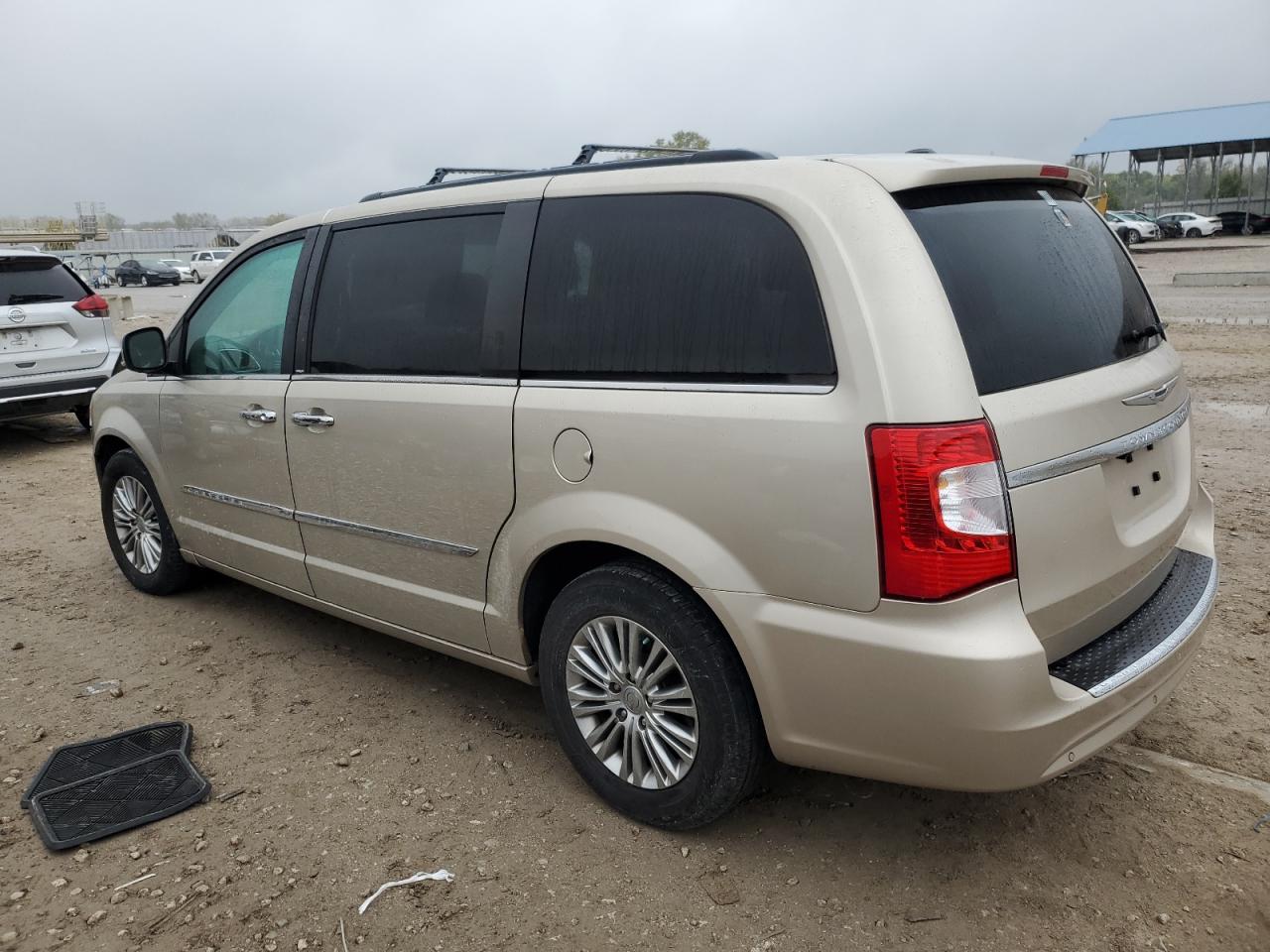 CHRYSLER TOWN & COUNTRY 2013 — 3