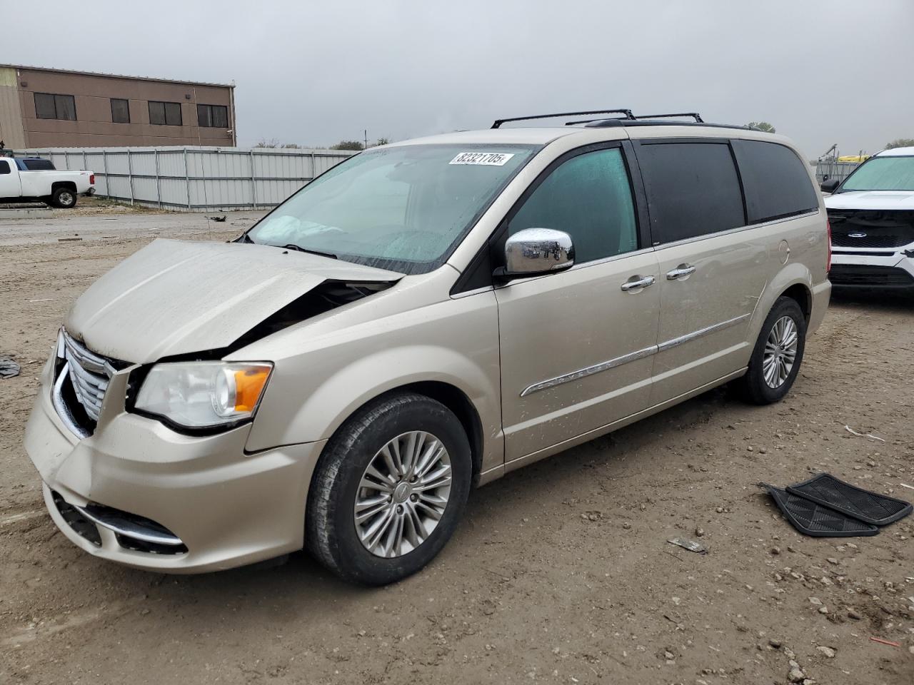 CHRYSLER TOWN & COUNTRY 2013 — 2