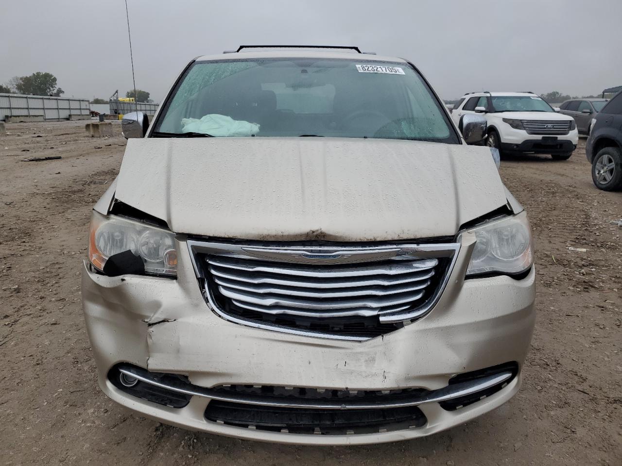 CHRYSLER TOWN & COUNTRY 2013 — 6