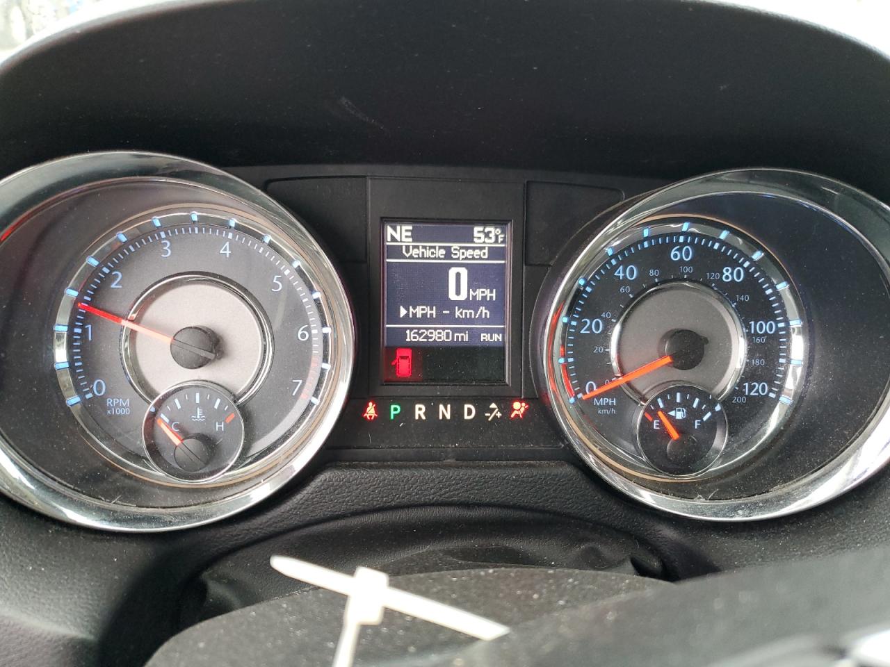 CHRYSLER TOWN & COUNTRY 2013 — 10