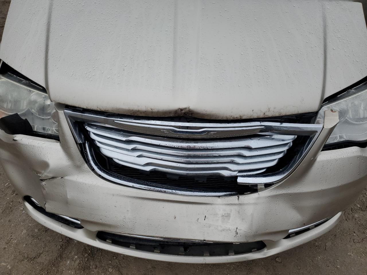 CHRYSLER TOWN & COUNTRY 2013 — 13