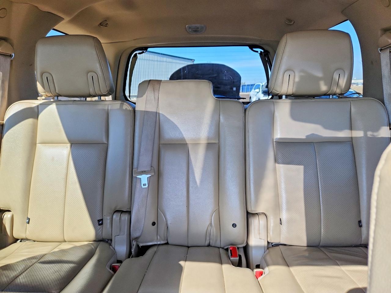 FORD EXPEDITION 2010 — 11