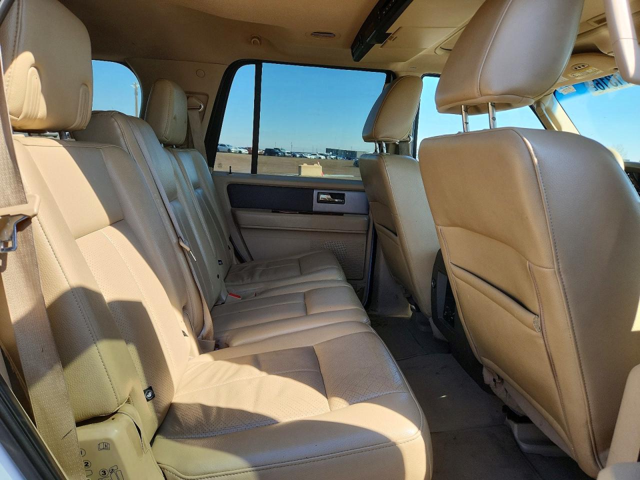 FORD EXPEDITION 2010 — 12