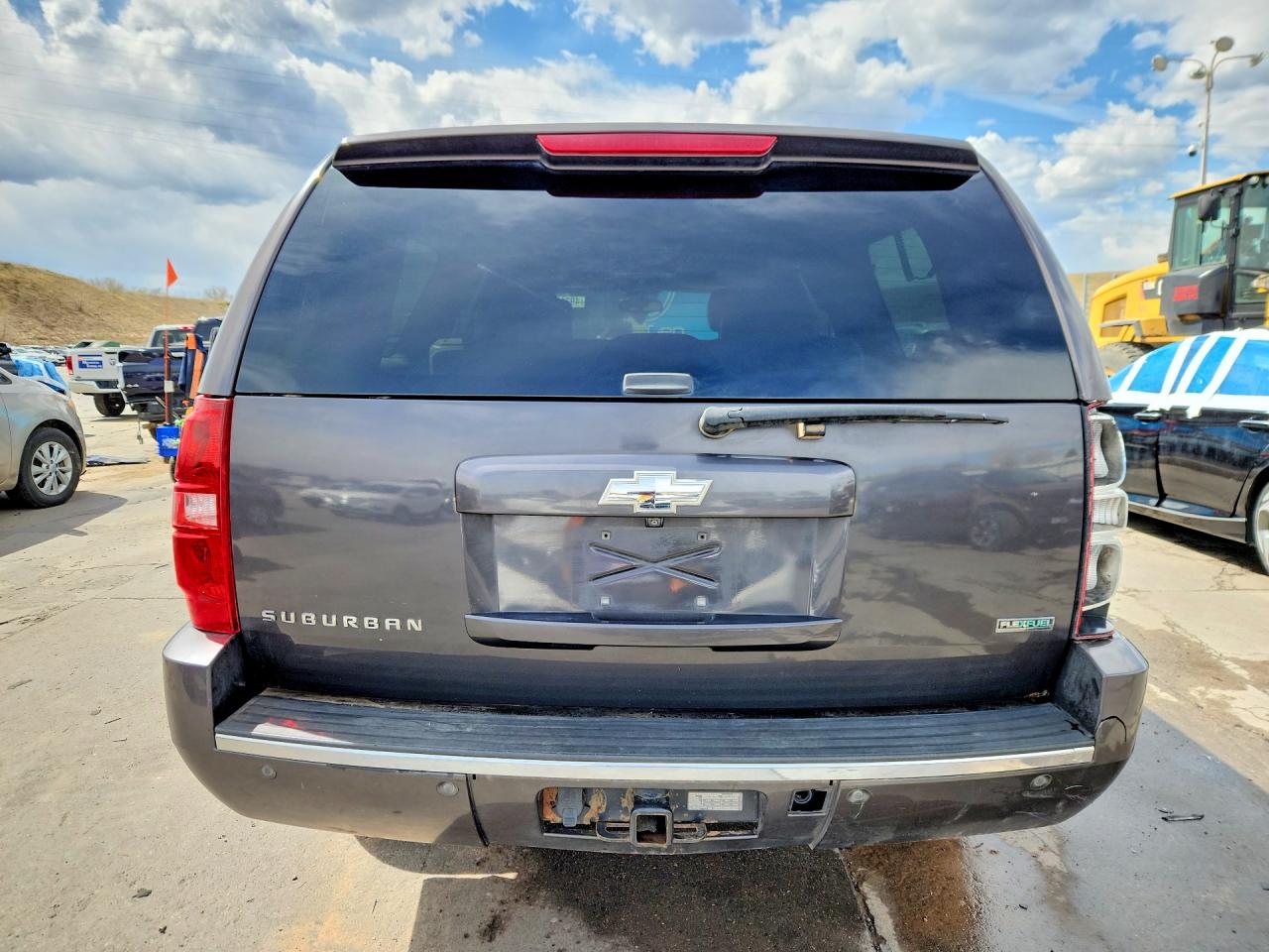 CHEVROLET SUBURBAN 2010 — 7