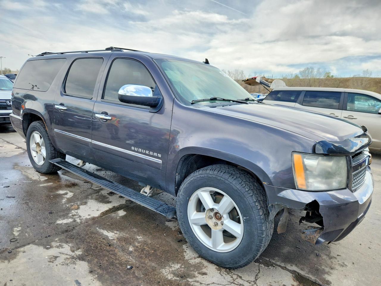 CHEVROLET SUBURBAN 2010 — 5