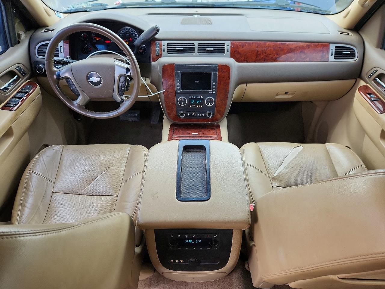 CHEVROLET SUBURBAN 2010 — 9