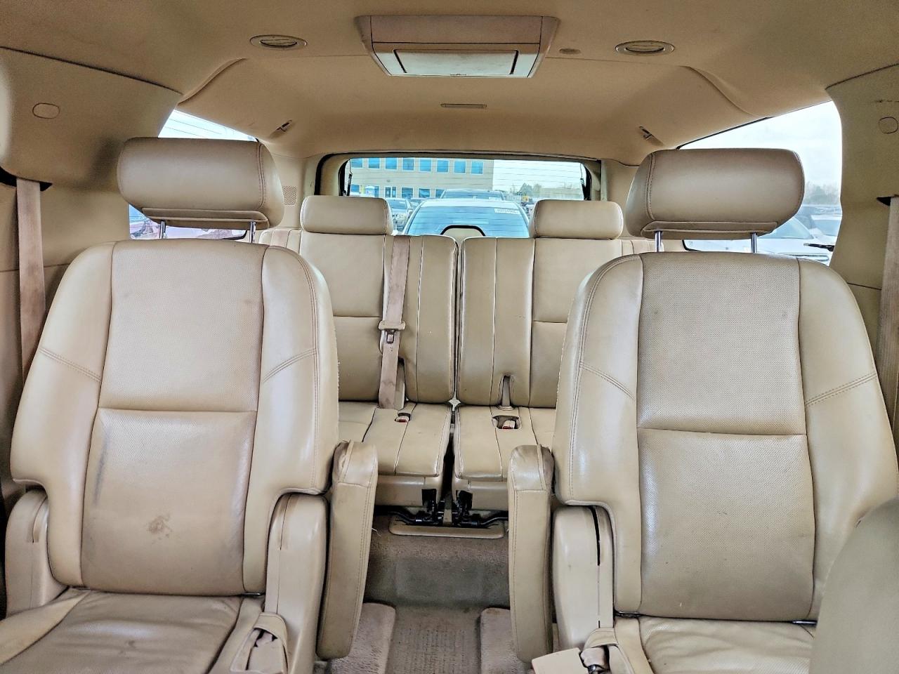 CHEVROLET SUBURBAN 2010 — 11