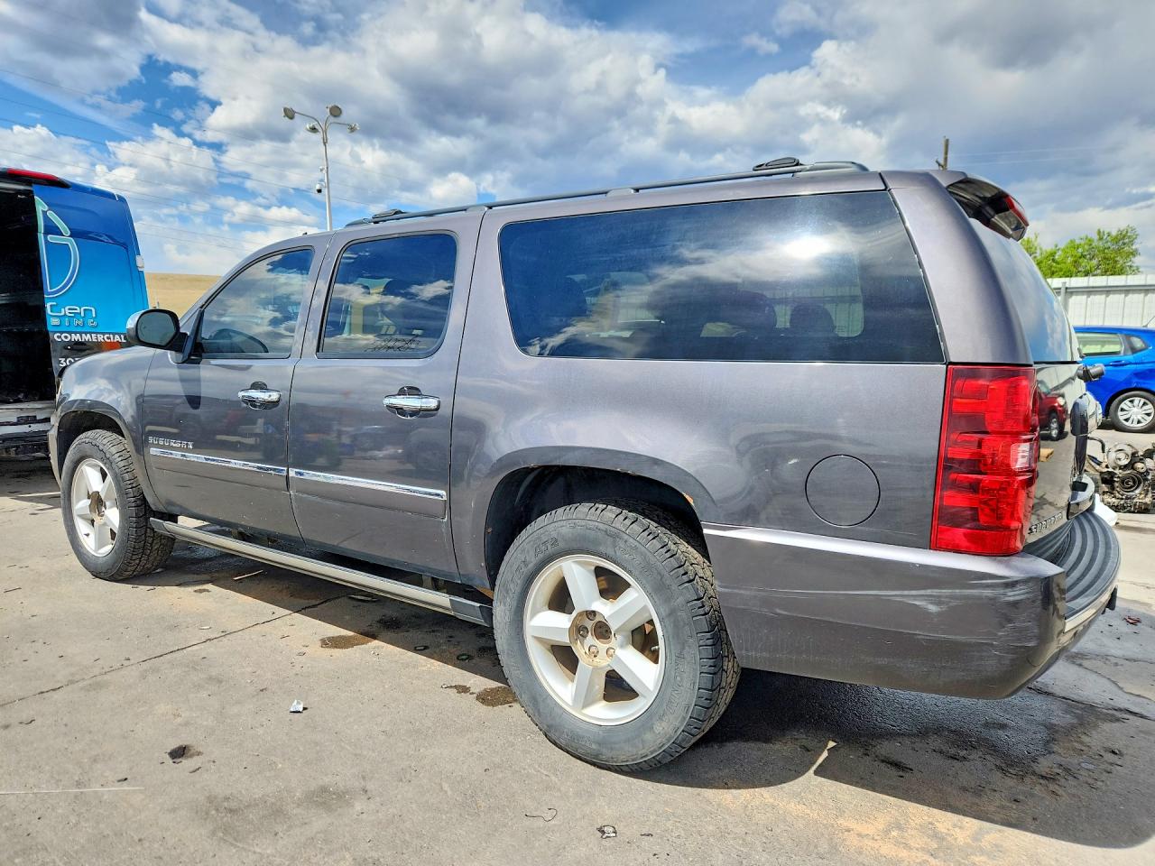 CHEVROLET SUBURBAN 2010 — 3