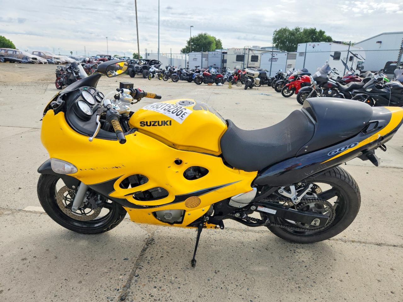 SUZUKI GSX600 2003 — 4