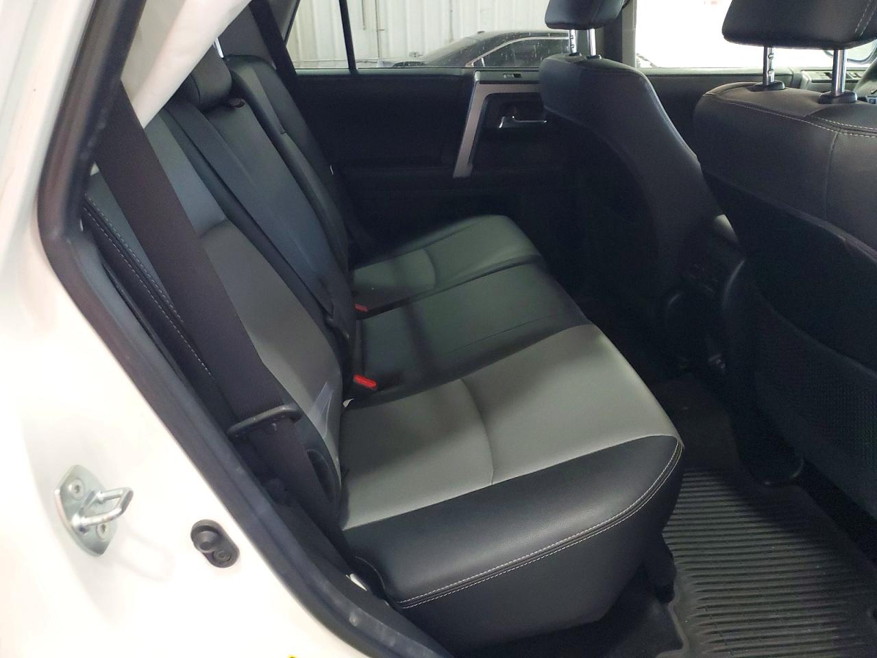 TOYOTA 4RUNNER 2022 — 12