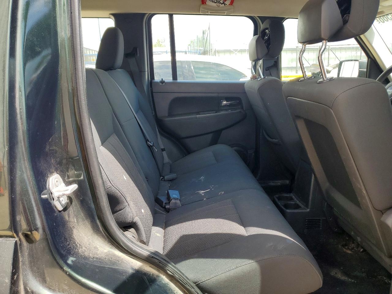 JEEP LIBERTY 2011 — 12