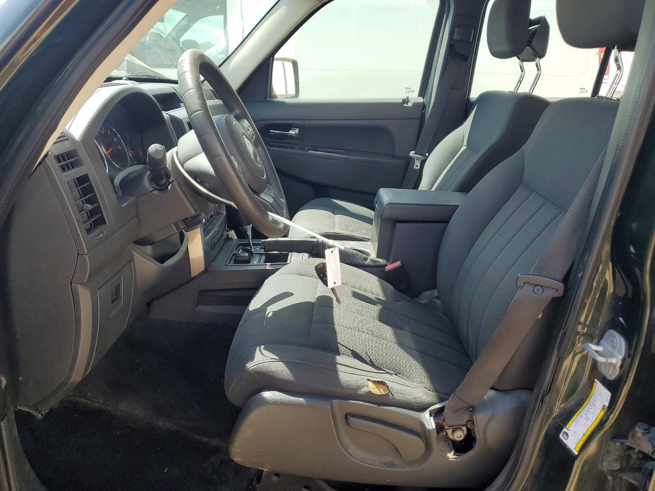 JEEP LIBERTY 2011 — 8