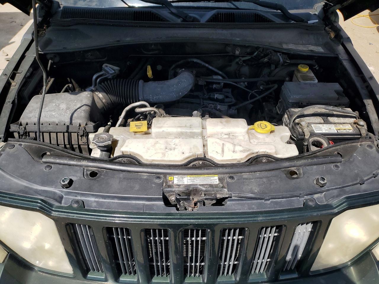 JEEP LIBERTY 2011 — 13