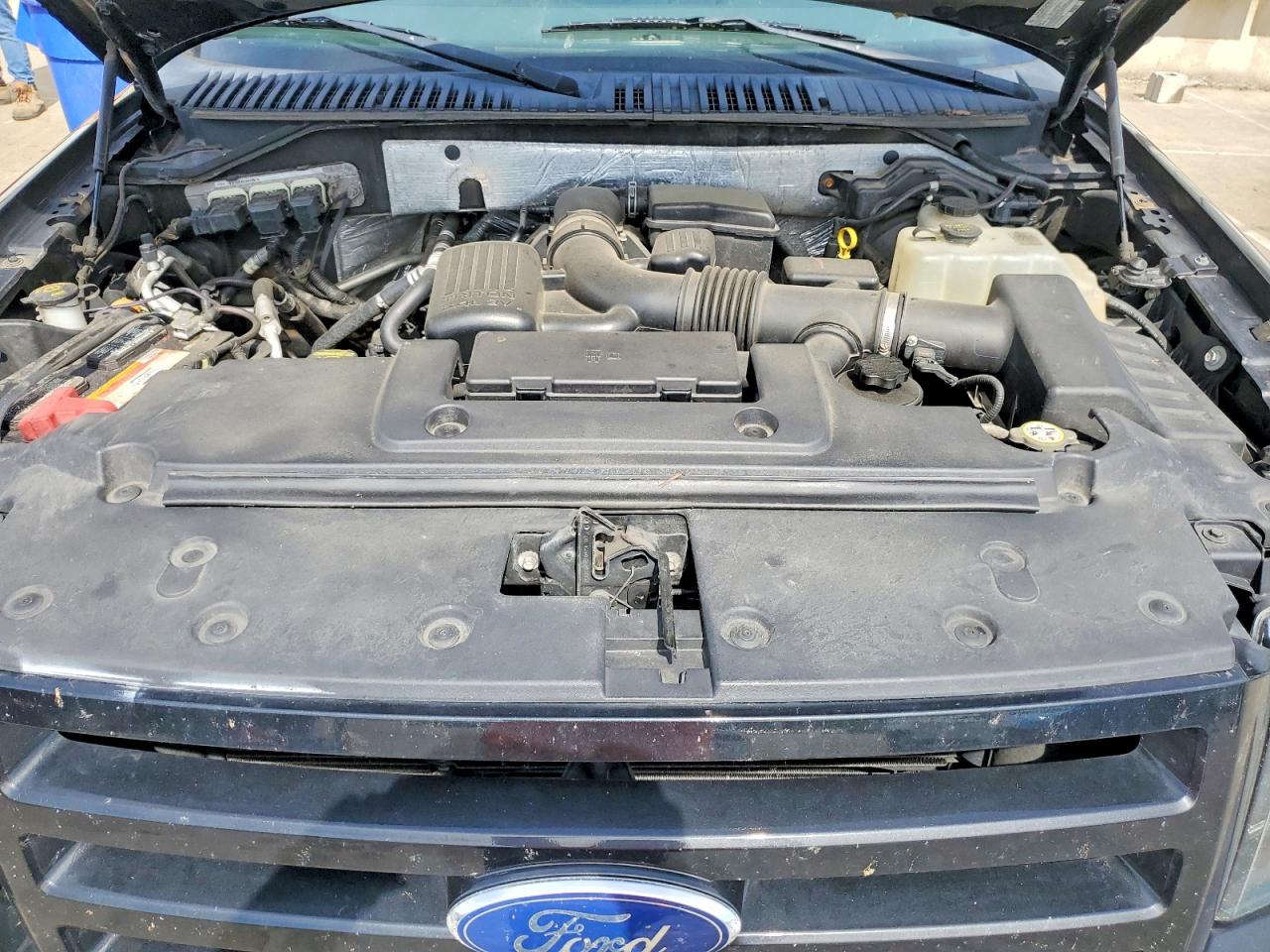 FORD EXPEDITION 2010 — 13