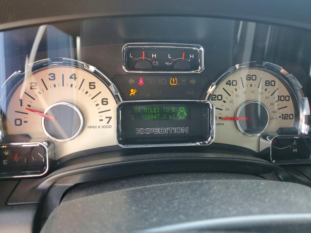 FORD EXPEDITION 2010 — 10