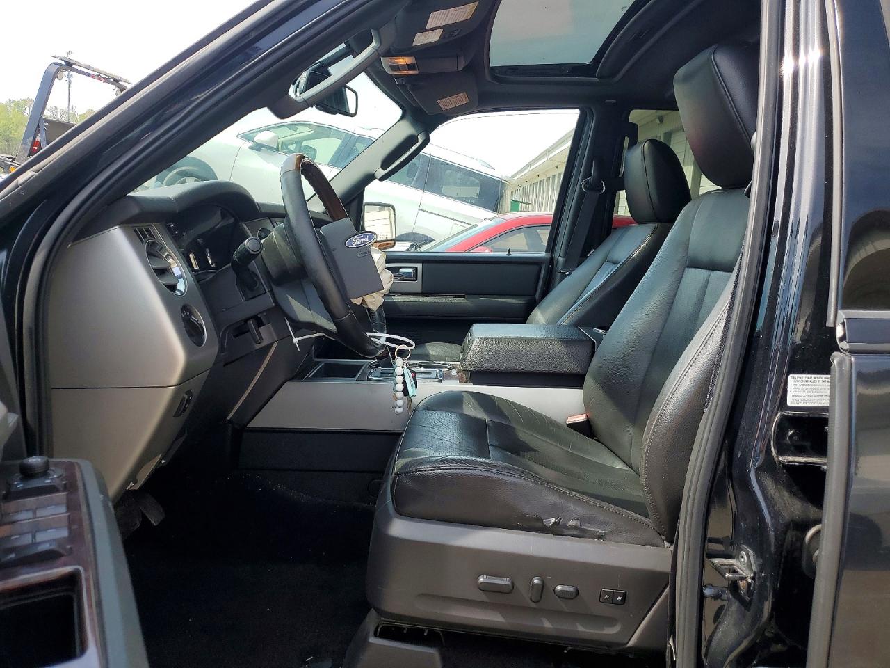 FORD EXPEDITION 2010 — 8