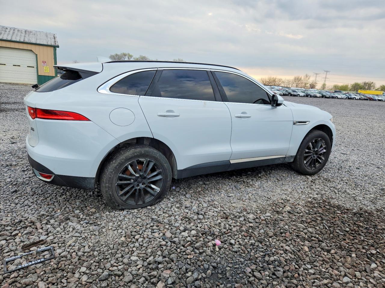 JAGUAR F-PACE 2017 — 4