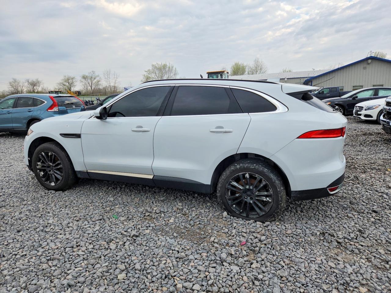 JAGUAR F-PACE 2017 — 3