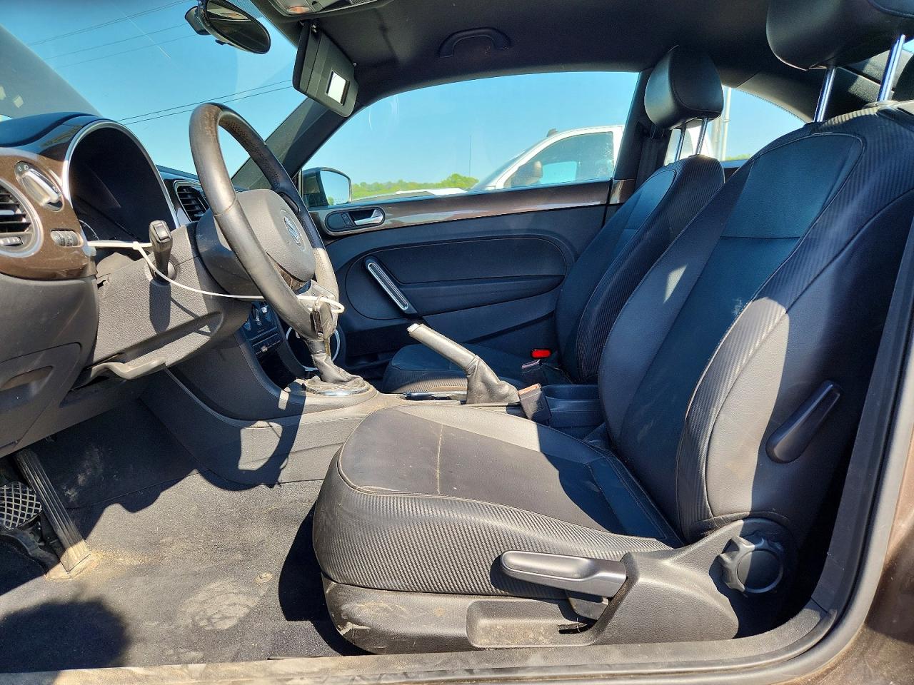 VOLKSWAGEN BEETLE 2013 — 8