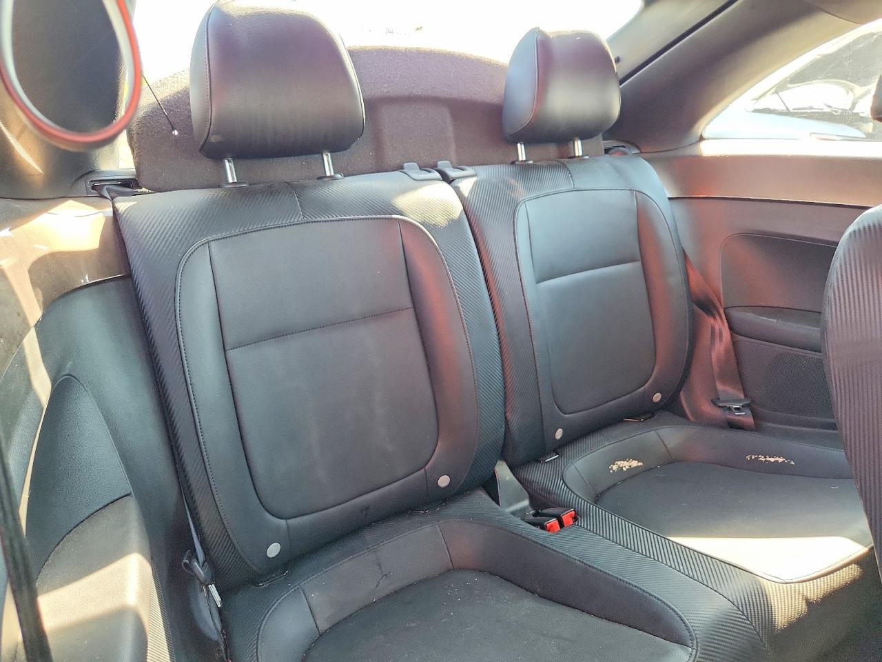 VOLKSWAGEN BEETLE 2013 — 11