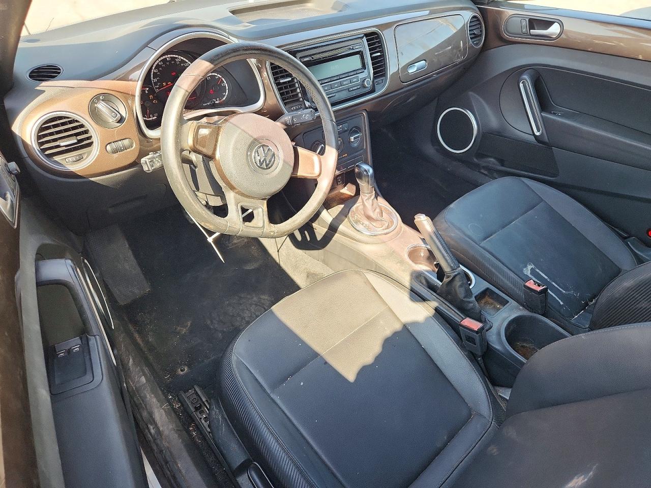 VOLKSWAGEN BEETLE 2013 — 9