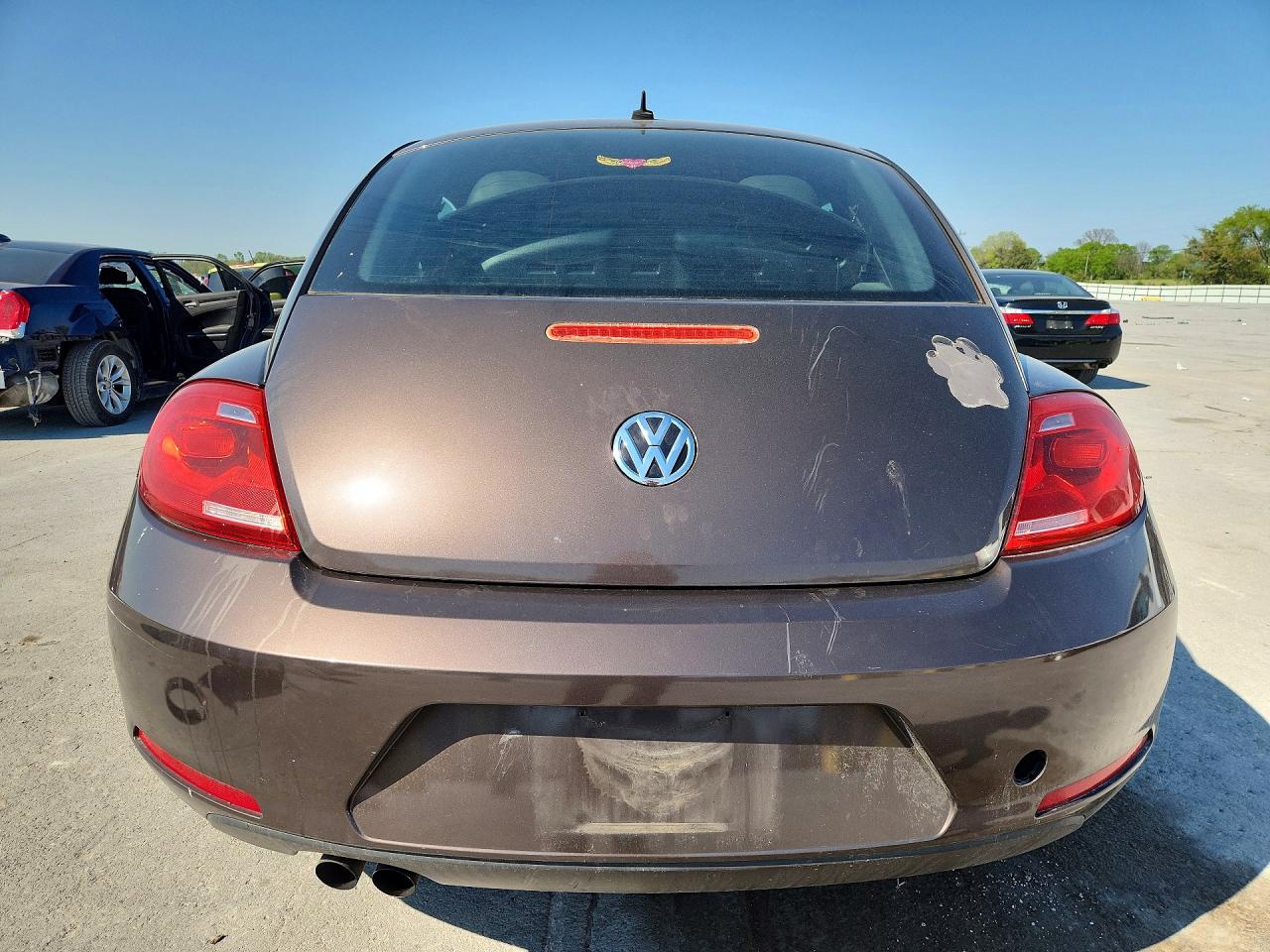 VOLKSWAGEN BEETLE 2013 — 7