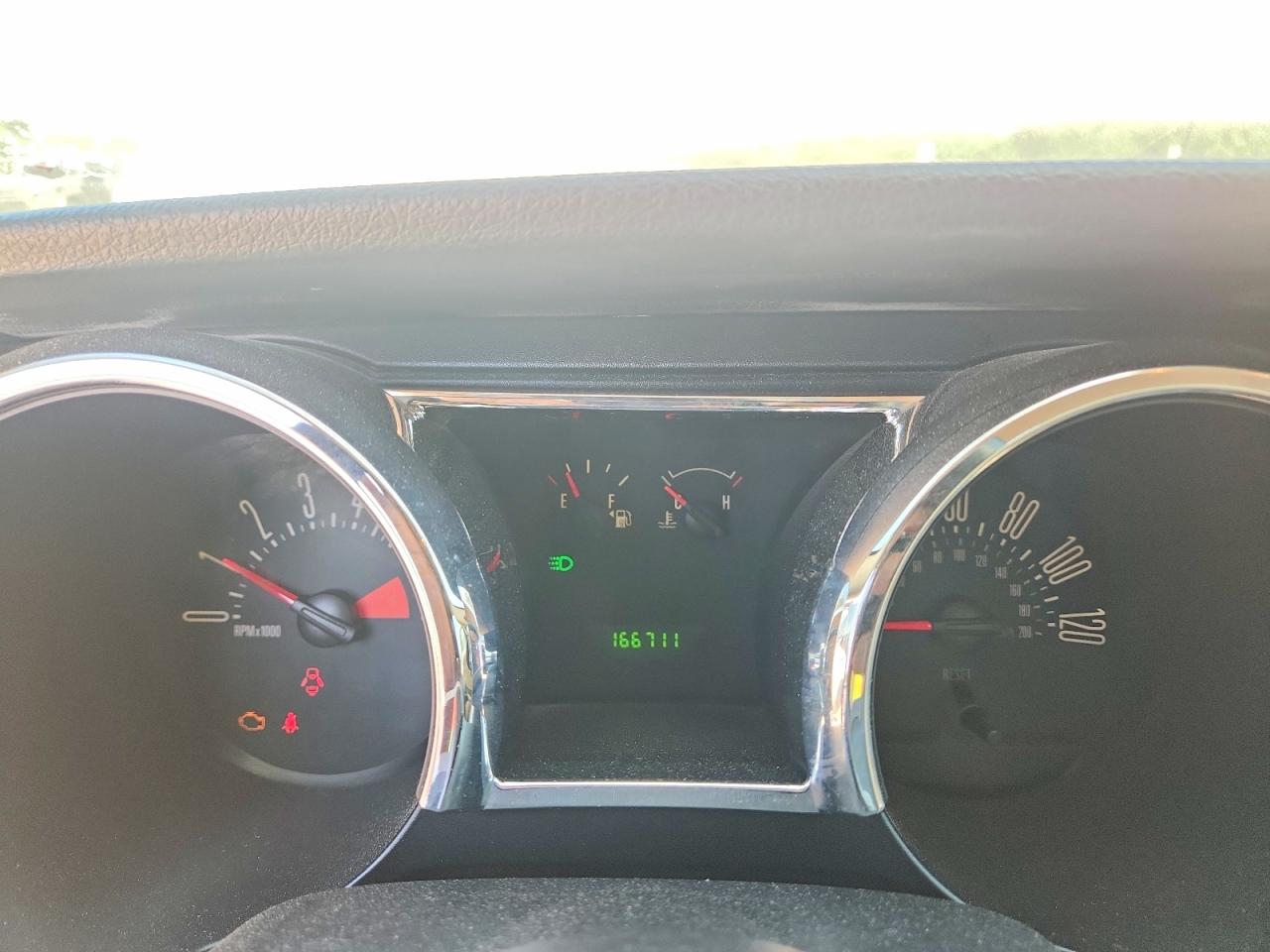 FORD MUSTANG 2008 — 10