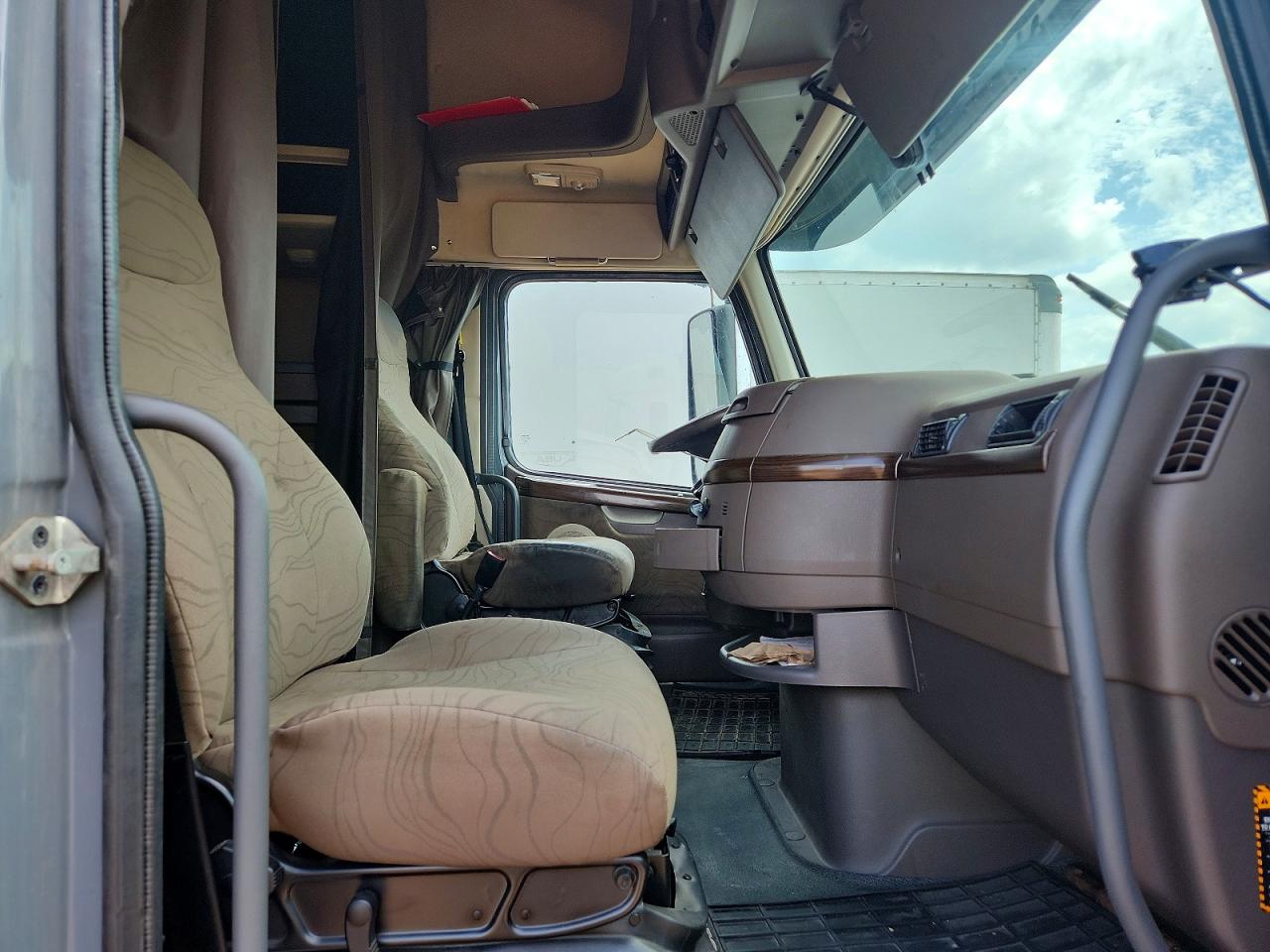 VOLVO VNL 2019 — 6
