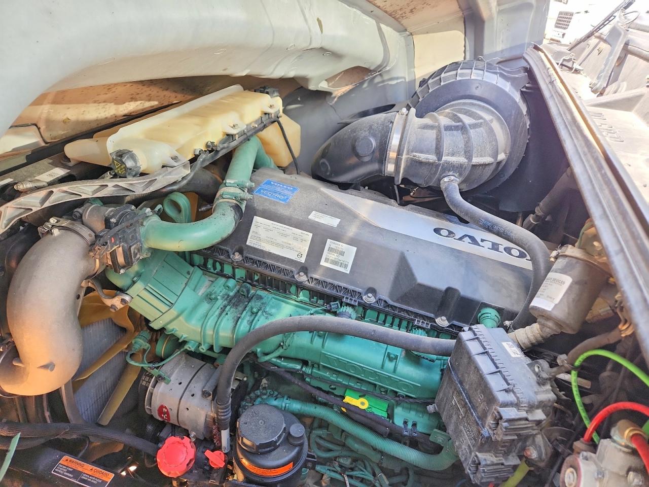 VOLVO VNL 2019 — 8