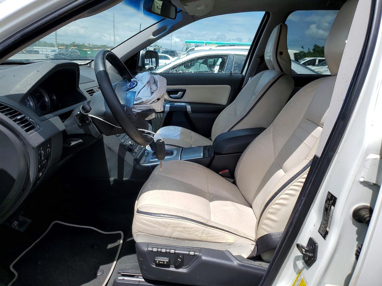 VOLVO XC90 2010 — 8