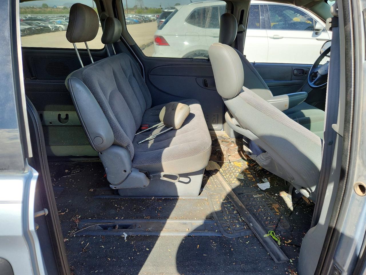 DODGE GRAND CARAVAN 2005 — 12