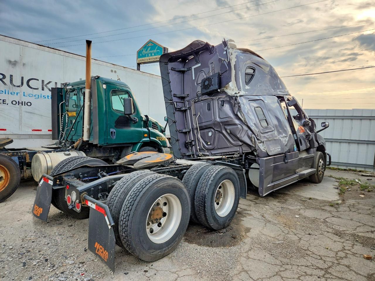 2025 FREIGHTLINER CASCADIA 125" SLEEPER CAB