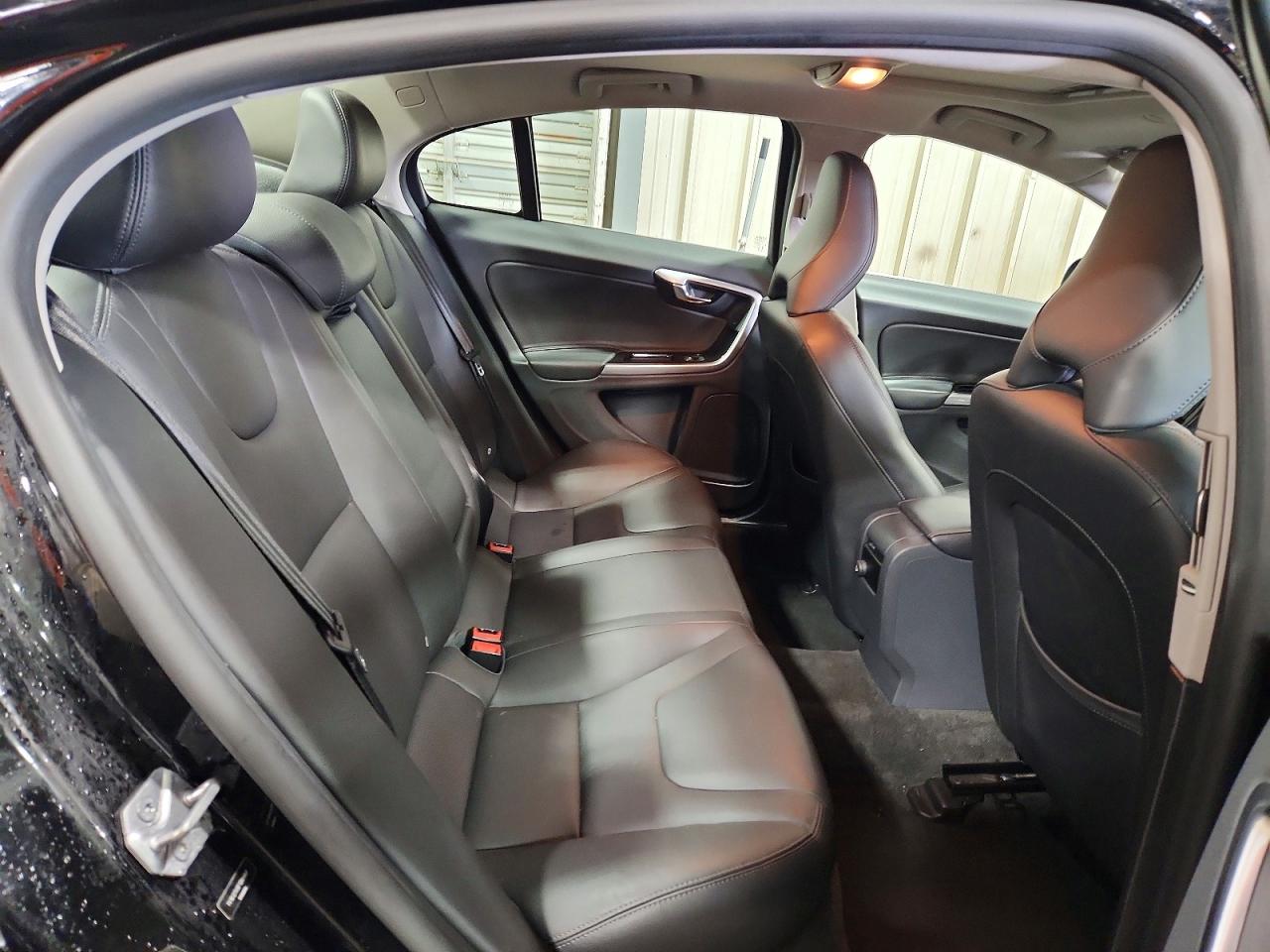 VOLVO S60 2015 — 11