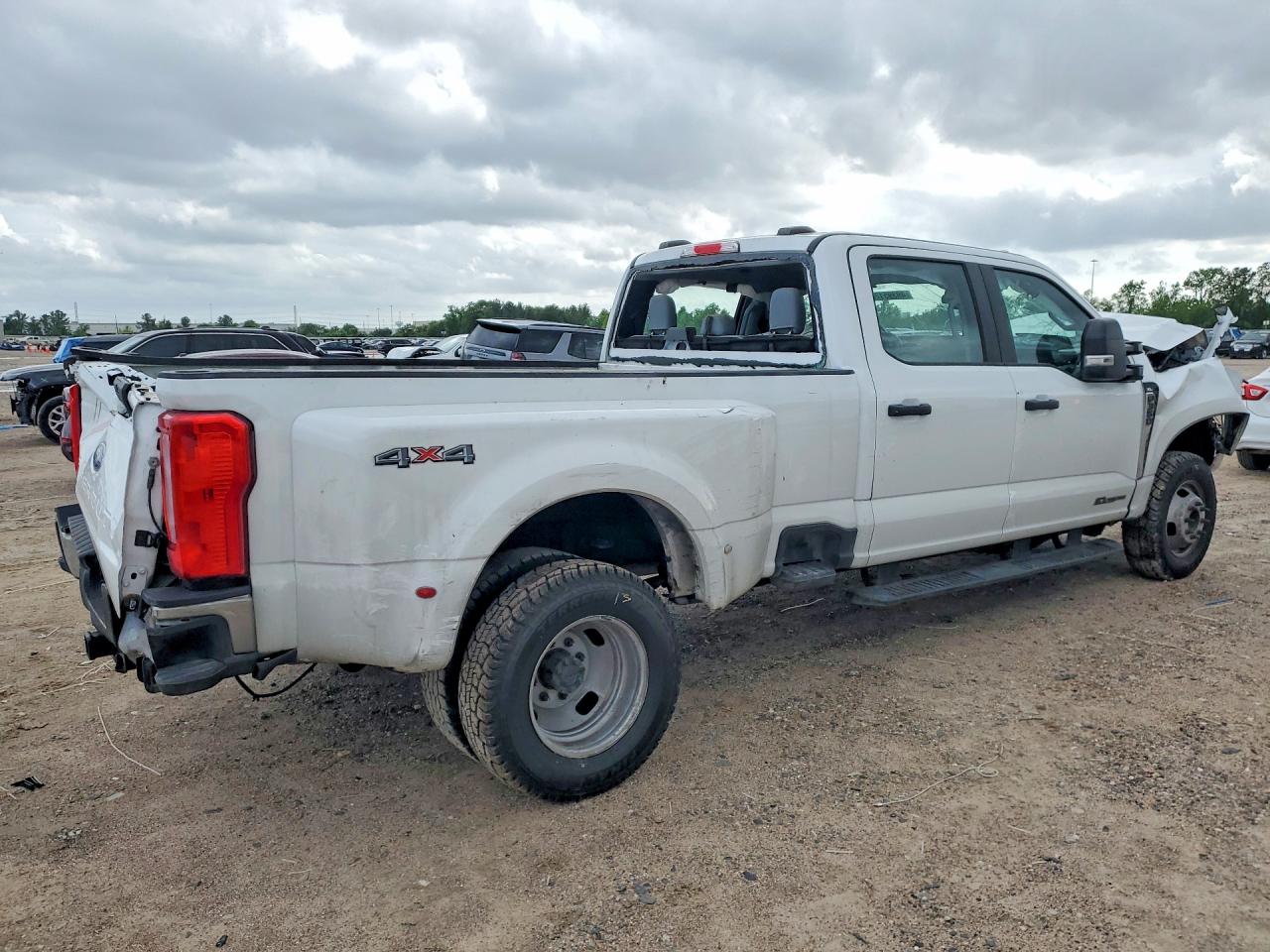 FORD F350 2024 — 4