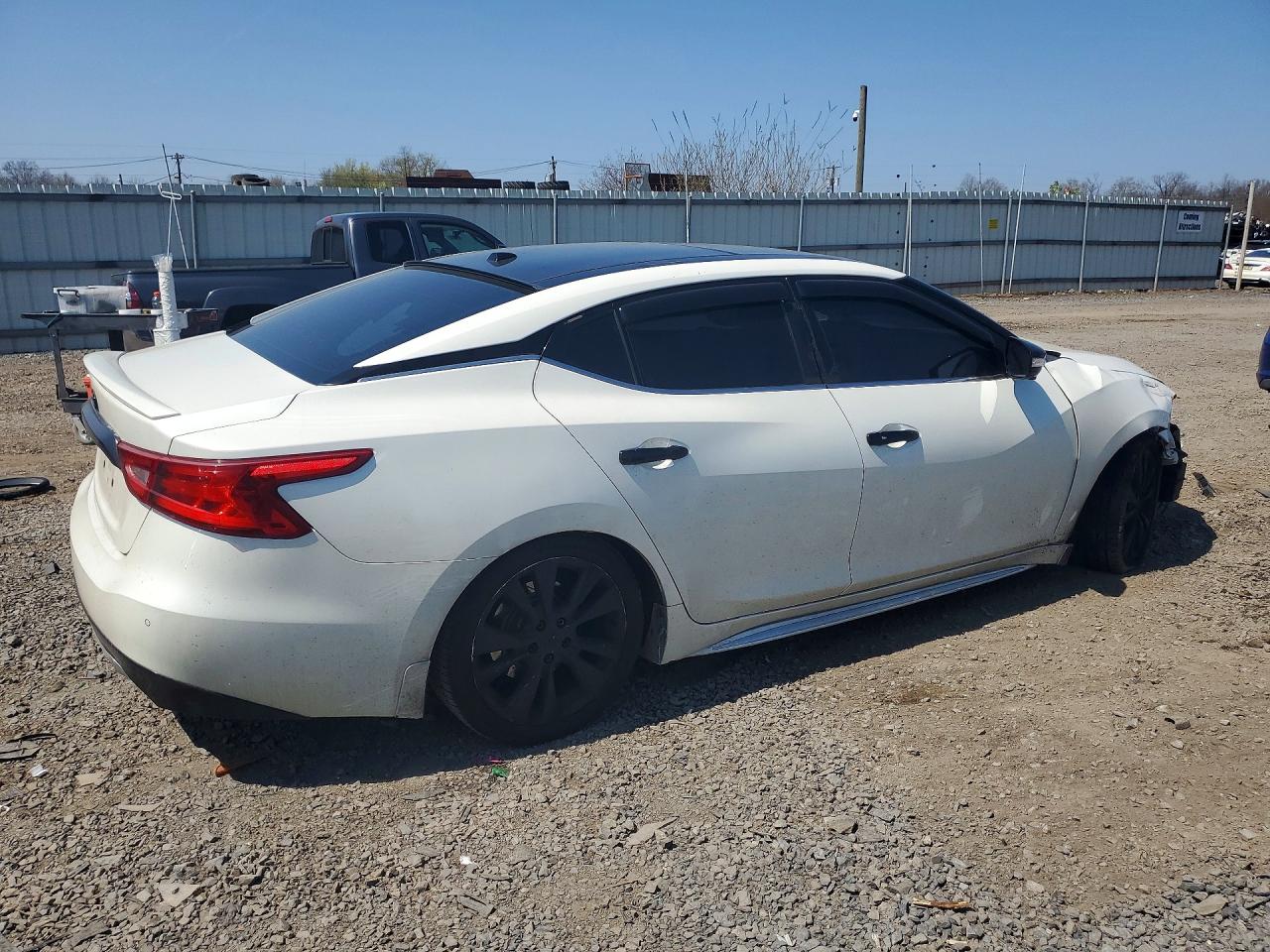 NISSAN MAXIMA 2017 — 4